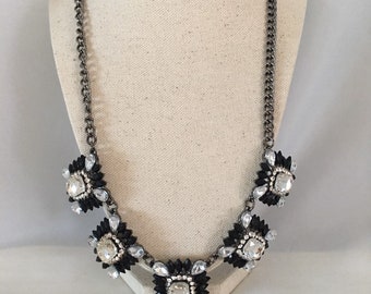 Collar llamativo de cristal - Joyería de moda ornamentada de estilo de diseñador