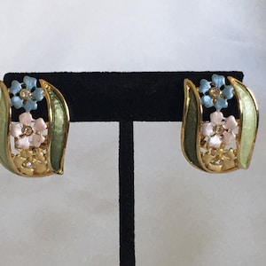Orecchini vintage in smalto floreale: petali di fiori in cristallo placcati oro