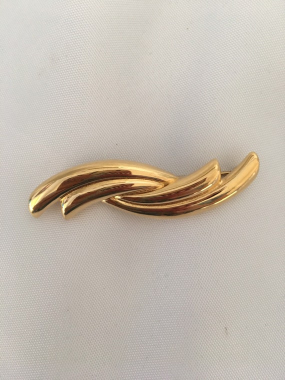 Vintage Monet Gold Plate Double Wave Swirl Brooch… - image 3