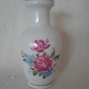 Small Stamped/Signed Fine Porcelain Gold Rimmed Floral Bud Vase China