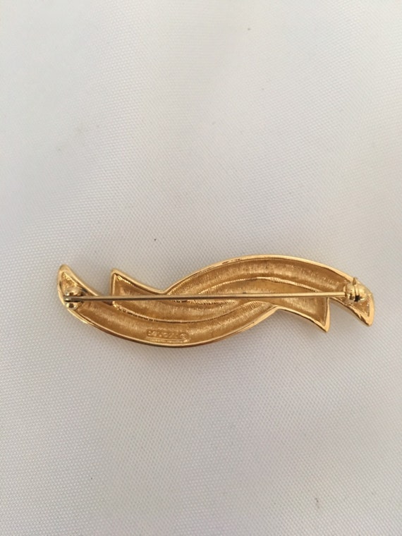 Vintage Monet Gold Plate Double Wave Swirl Brooch… - image 2