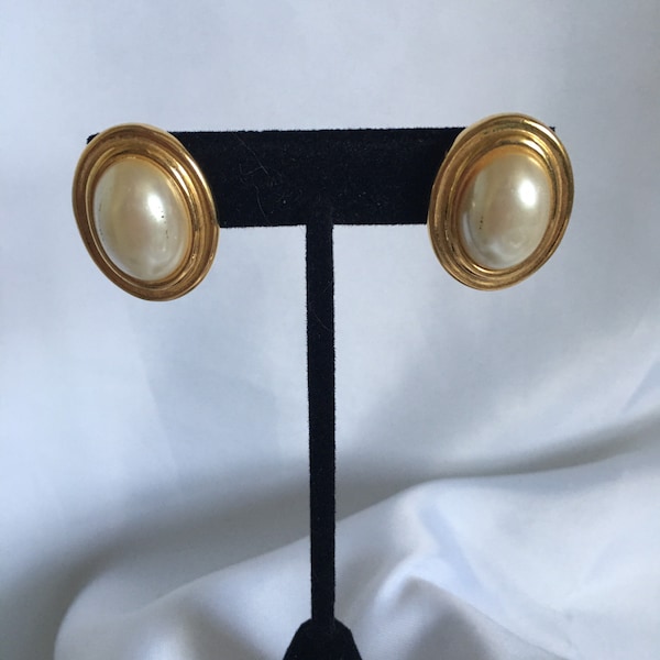 Vintage Napier Gold-Plated Faux Pearl Fashion Gold-tone Pierced Earrings Jewelry