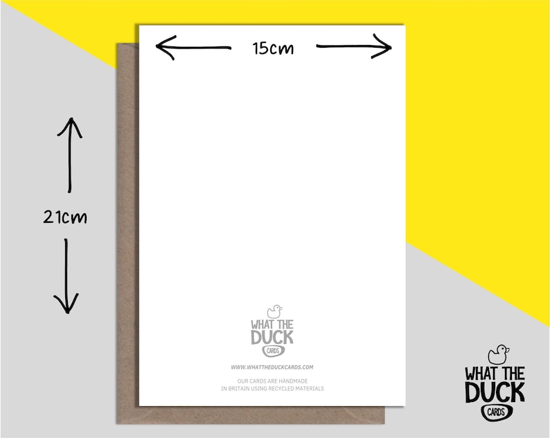 Puede incluir: Una tarjeta blanca en blanco con un sobre marr&oacute;n. La tarjeta mide 15 cm por 21 cm. La parte posterior de la tarjeta tiene un logotipo que dice "What the Duck Cards" y una direcci&oacute;n de sitio web. La tarjeta est&aacute; hecha a mano en Gran Breta&ntilde;a utilizando materiales reciclados.