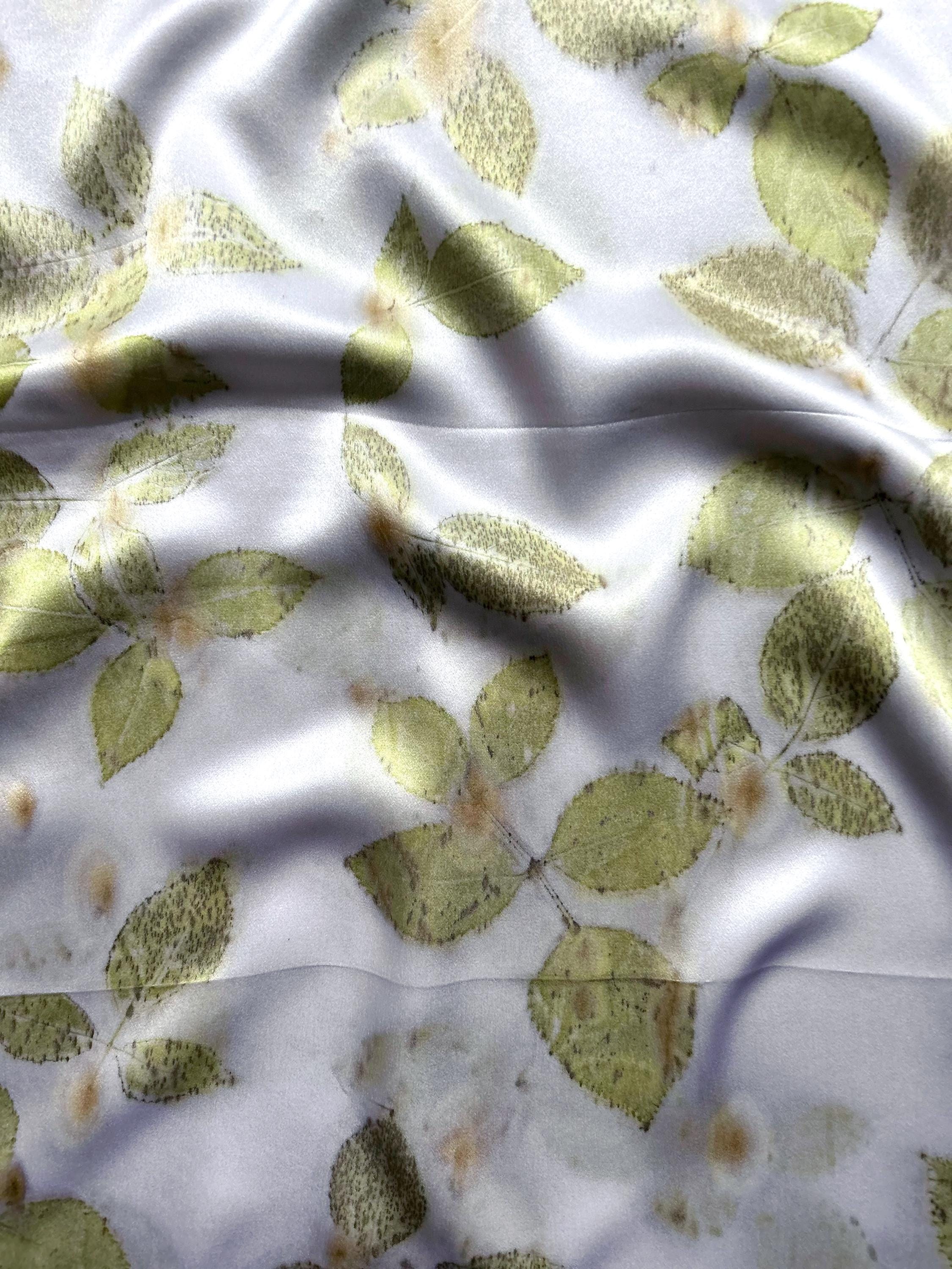 Flora Obscura Silk Pillowcase - Thumbnail 2