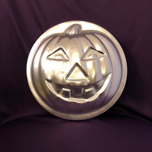 Vintage halloween cake mold / pan
