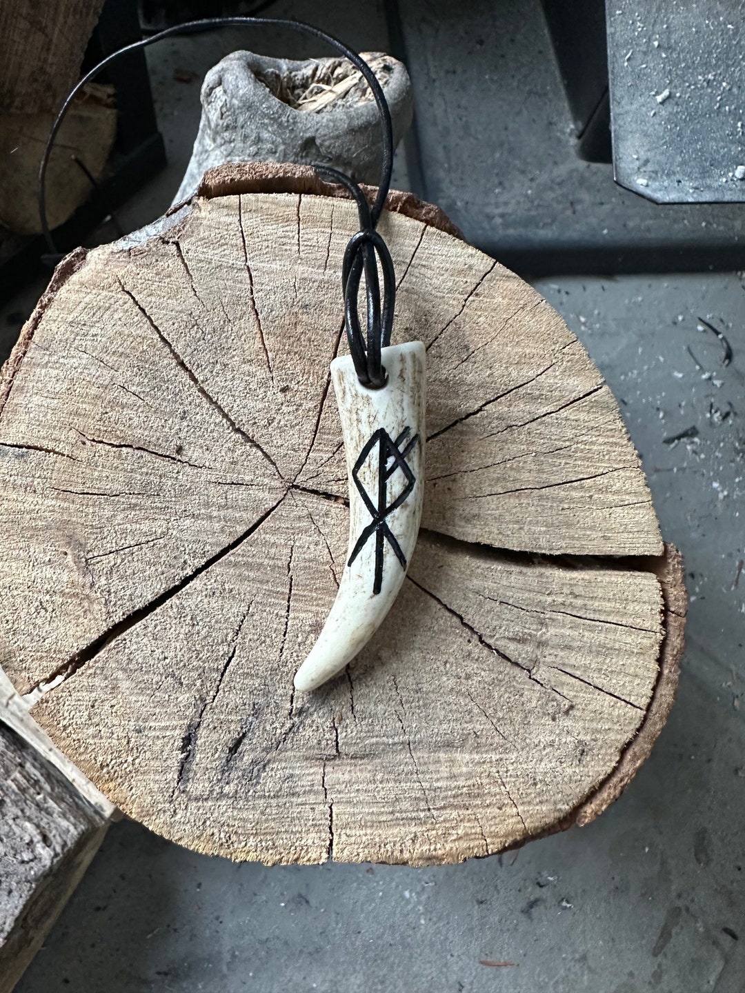 Wolf Rune Bind WOLF BINDRUNE Genuine Etched Real Deer Antler Nordic Rune Pendant ...