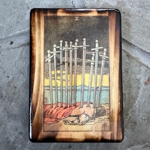 Houten Tarotkaart - Tien van Zwaarden #2
