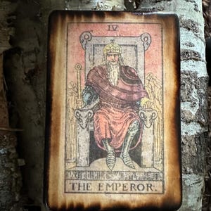 Houten tarotkaart - De keizer