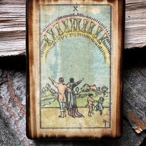 Carta del Tarot de madera: Diez de Copas