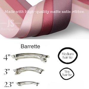 Pode incluir: Tr&ecirc;s presilhas de cabelo prateadas em tamanhos diferentes: 10 cm, 7,6 cm e 5,8 cm. As presilhas de cabelo s&atilde;o mostradas em um fundo branco. O texto "Barrette" est&aacute; acima das presilhas de cabelo. O texto "El&aacute;stico de cabelo m&eacute;dio" e "El&aacute;stico de cabelo pequeno" s&atilde;o mostrados em c&iacute;rculos pretos &agrave; direita das presilhas de cabelo.