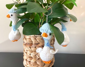 Cute geese keychain,crochet geese keychain,  fun gifts, friends gifts, cute crochet keychain, cute gifts