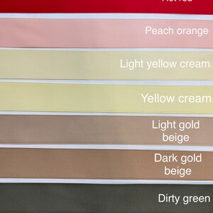 Pode incluir: Uma cole&ccedil;&atilde;o de sete fitas de cetim de diferentes cores, incluindo vermelho quente, laranja p&ecirc;ssego, creme amarelo claro, creme amarelo, bege dourado claro, bege dourado escuro e verde sujo.