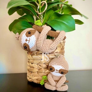 Hanging sloth, cute sloth keychain, sloth crochet, sloth keychain, gift for her, gift for him, animal keychain, sloth gifts, friend gifts