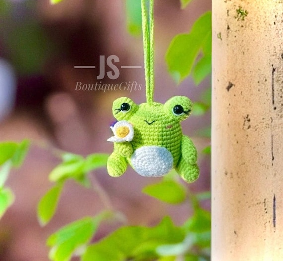 Chubby frog holding white flower, Crochet frog keychain, hanging
