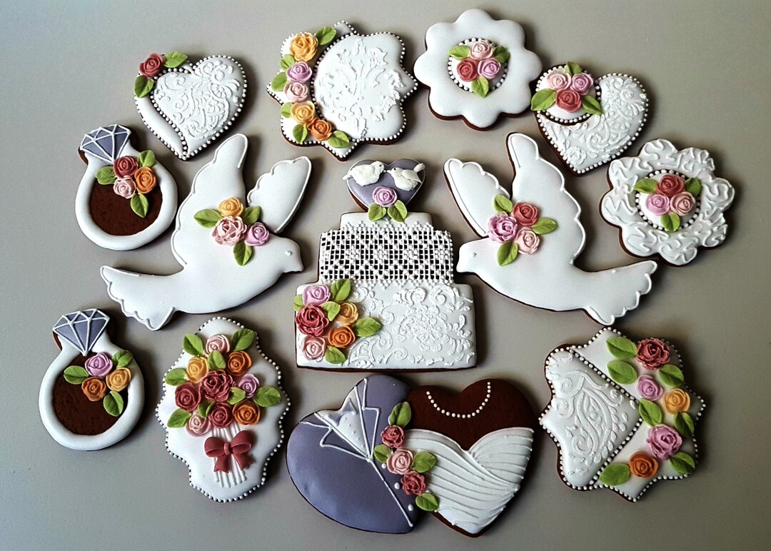 Wedding Cookie Gift Box/ Gingerbread Cookies Decorated With Royal Icing/ Wedding Cookies