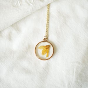 Yellow Flower Necklace in Gold
