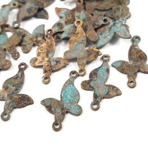 Lot de 20 petits connecteurs papillon en laiton à 2 trous, patine vert-de-gris, pour la fabrication de bijoux, accessoires en métal, collier papillon 306B