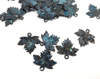 20 breloques feuilles d'érable, petit modèle, en laiton brut, patine verte-gris rustique, pour la création de bijoux faits main (colliers, boucles d'oreilles), style bohème. 299B