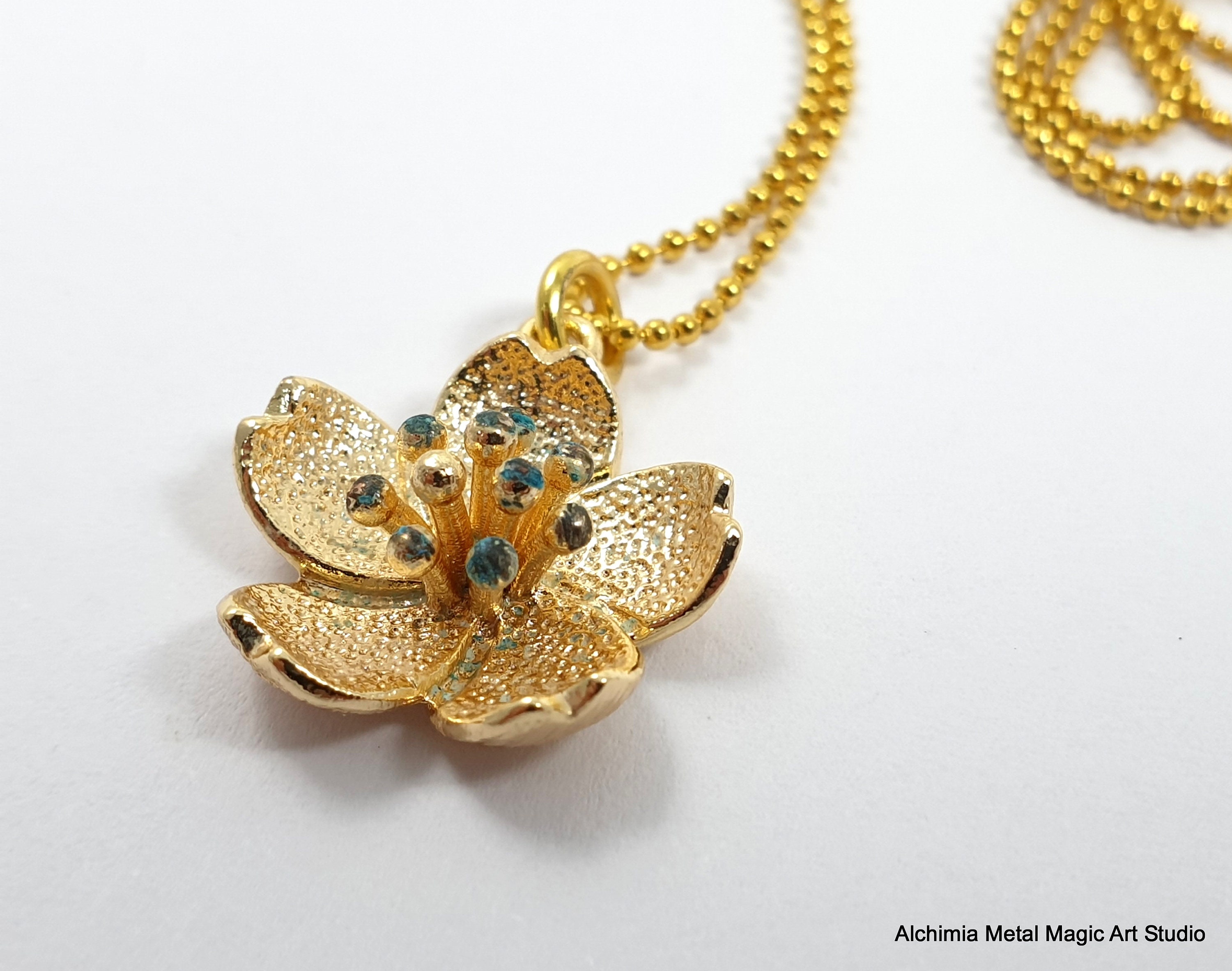 Gold-plated Vintage Lotus Pendant 18k Gold Plated Chain