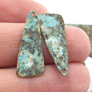 8ps Earring hammered charm Blue rustic patina 1 hole for jewelry maker DIY Texture necklace earrings metal turquoise component Boho bead 172