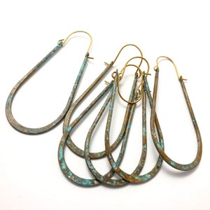 2ps1 pair Hammered drop rustic earrings Large wire brass earrings Vintage style Turquoise green patina Bohemian Jewelry unique design 425 image 2
