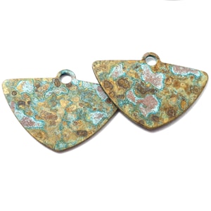 8ps Brass earring blank Textured triangle brass color charm 1 hole Verdigris organic patina Jewelry unique component Boho handmade maker 848