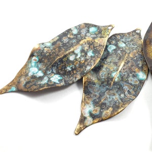 Large leaf 2" Brass charms 4ps Textured bead 1 hole Rustic aged patina Artisan pendant handmade jewelry design Boho jewelry finding 794