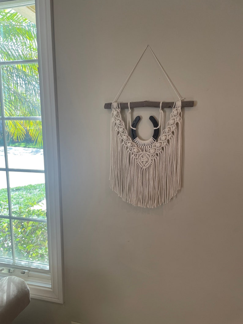 Horseshoe macrame wallhanging image 5