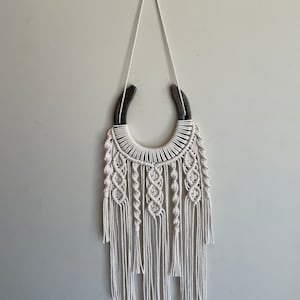 Big Foot Horseshoe macrame