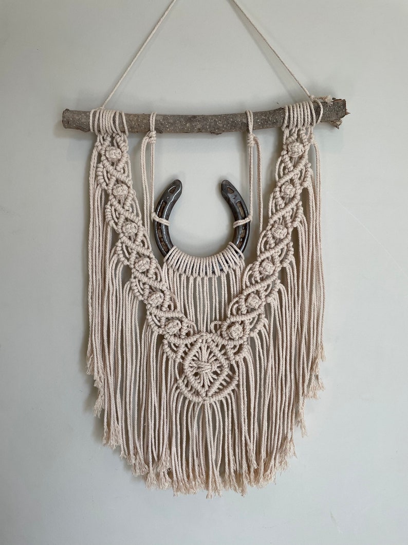 Horseshoe macrame wallhanging image 3