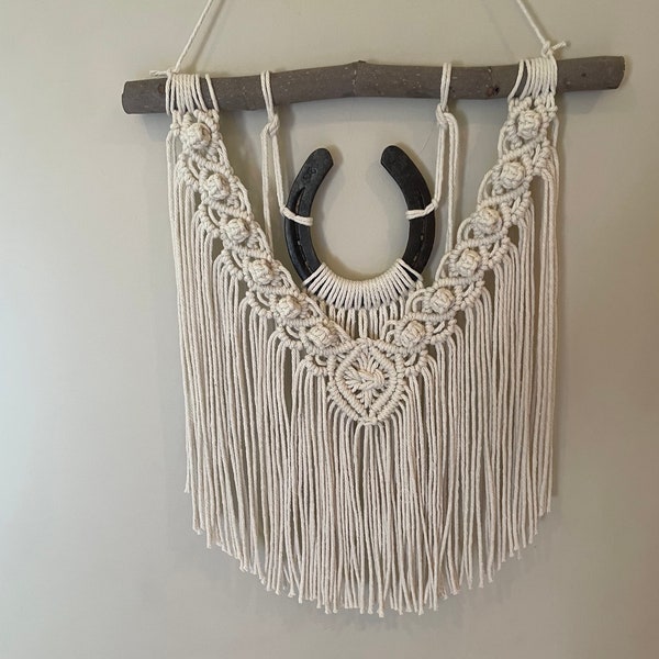 Horseshoe macrame wallhanging