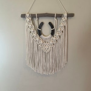 Horseshoe macrame wallhanging image 2