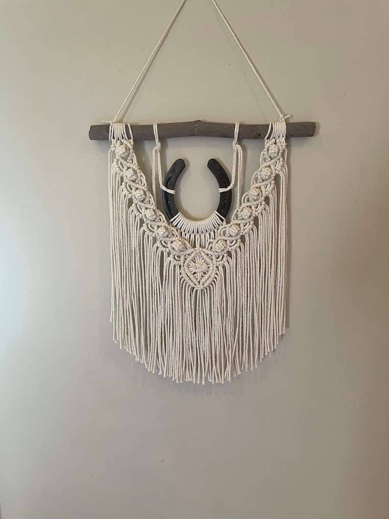 Horseshoe macrame wallhanging image 2