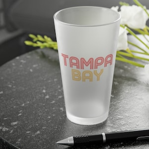 Tampa Bay Fußball Retro Bucs Inspiriert Frosted Pint Glas, 16 Unzen