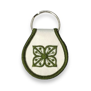 Llavero con parche floral verde otoñal
