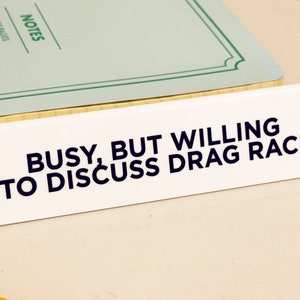 Skrivbordsskylt - Upptagen, men villig att diskutera dragrace