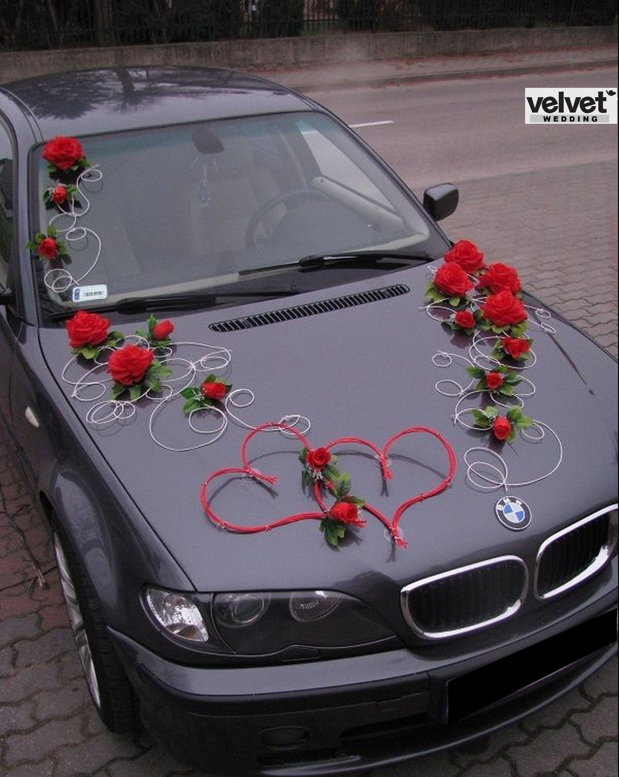 White wedding car decorated with roses flowers and pink bow. wall mural •  murals honeymoon, expensive, elegance