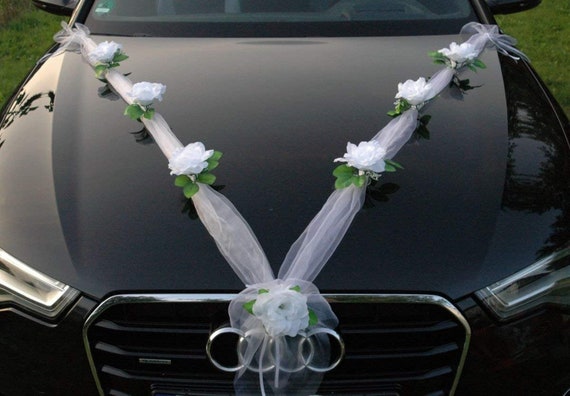 déco de voiture pour mariage en ruban en organza et roses crème   Decoraciones de coches de boda, Puertas de boda, Sillas de la boda