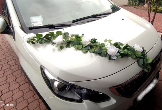 White Wedding Car Decorated Fresh Flowers Wedding Decorations