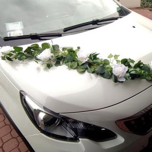 Trouwautodecoratieset witte rozen en eucalyptusgroen voor- en achterkant volledige set ook 4-deurslinten