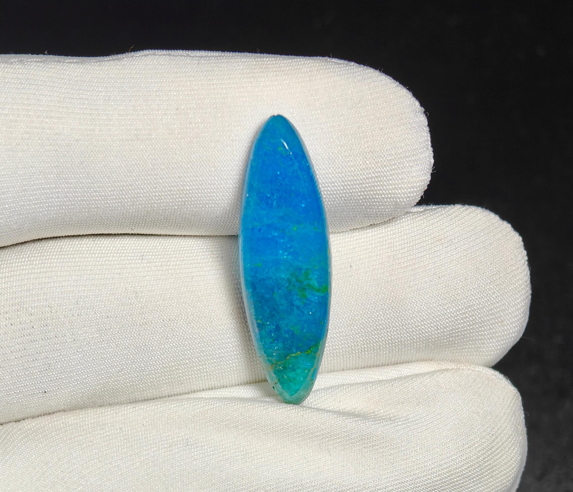 天然ネオンブルーアパタイトカボションルースジェムストーン