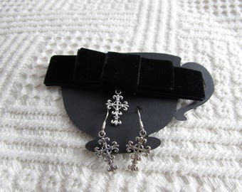 Boucle d’oreille et Lolita broche ensemble Croix