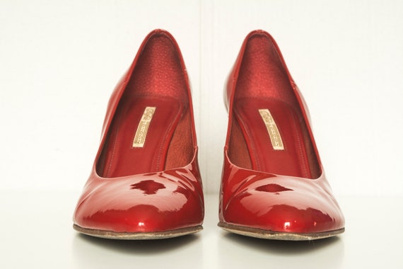 2000's BUFFALO LONDON Red Patent Leather Pumps