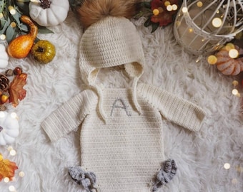 Handmade crochet romper, personalized with initial and aviator hat with natural fur pompom. Merino wool. Handmade baby romper. newborn