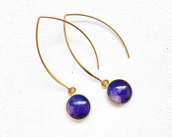 Long earrings gilded with fine gold with blue and purple watercolor under glass cabochon Model PSYCHE - Unique piece
