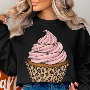 Sweat-shirt léopard cupcake, pull ras du cou rose boulangerie, pull rétro chef pâtissier, pull graphique imprimé guépard pour gourmands et desserts