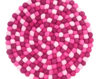 Untersetzer aus Filzkugeln rund 22cm pink rosa beere Handarbeit Topfuntersetzer Filz Filzuntersetzer Filzkugeluntersetzer bunt