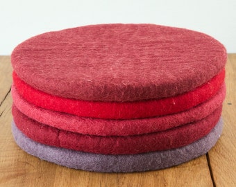 Seat cushion made of felted wool, round, 35 cm, colourful, colourful felt cushions, red, wine red, cherry, shades of red, aubergine