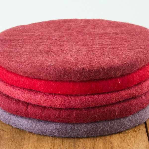 Cojín de asiento de lana de fieltro, redondo, 35 cm, colorido, cojín de fieltro de colores, rojo, rojo vino, cereza, tonos rojos, berenjena