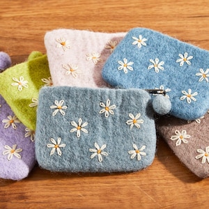 Kleines Filztäschchen mit Blumen, Aufbewahrung von Kleinigkeiten, Täschchen aus Filz, kleiner Geldbeutel, Geschenk für Mädchen